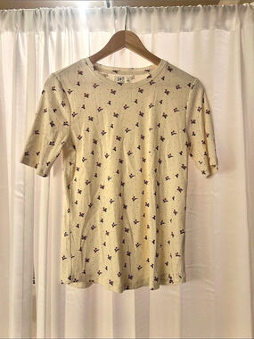 Floral Short Sleeve Tee in Cream Size Medium